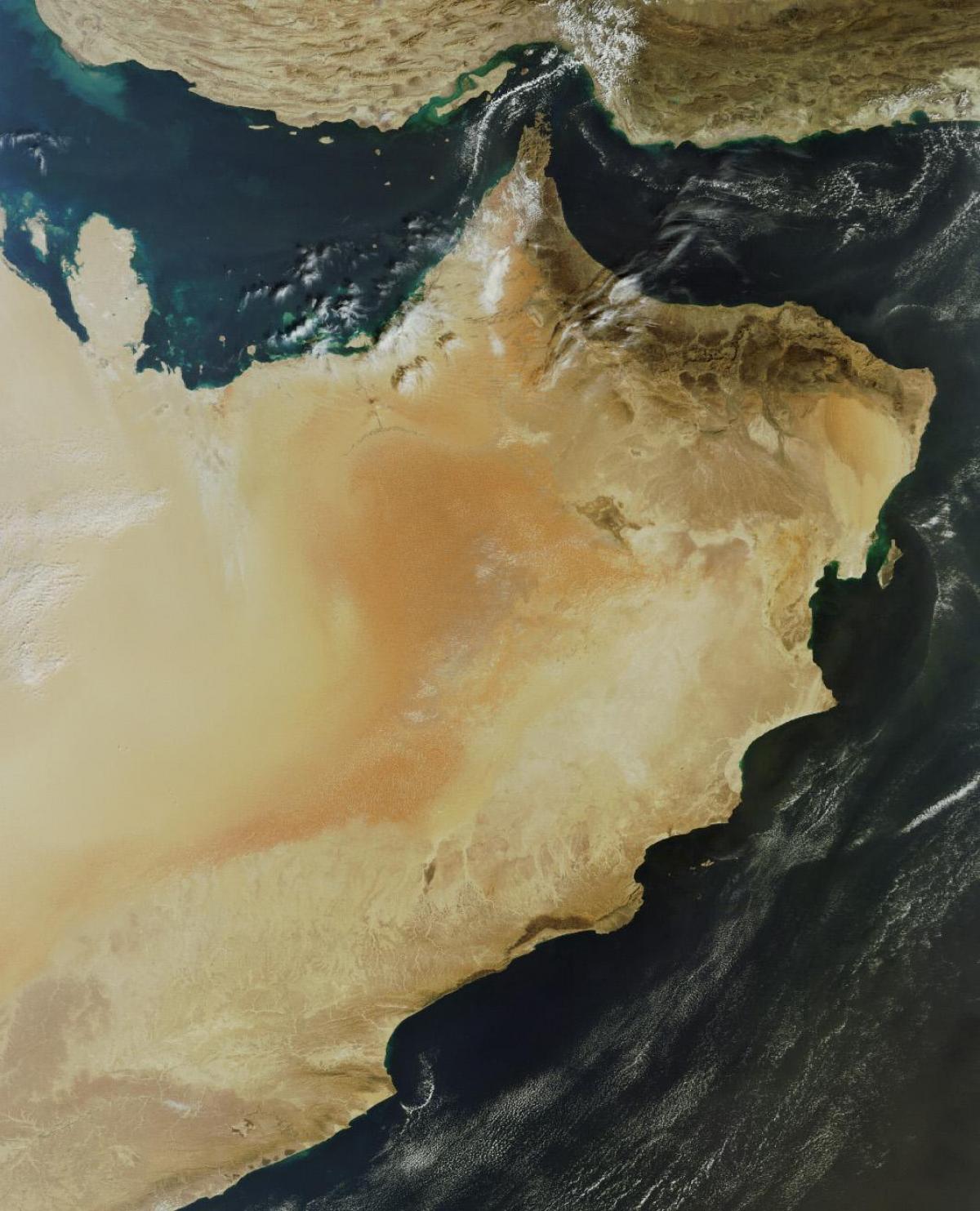 mapa de Omã por satélite